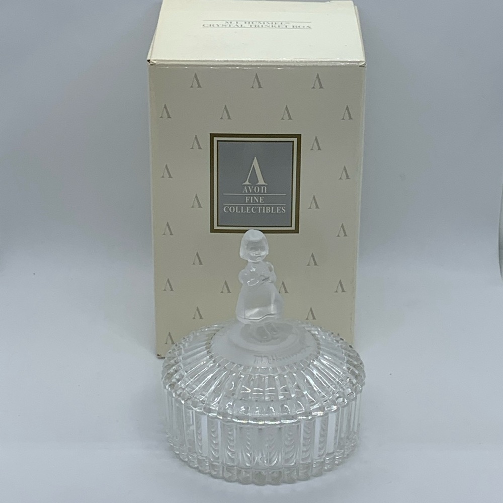 NOS AVON 1993 M.I. HUMMEL 24% Lead Crystal Round Trinket Box. COA included.